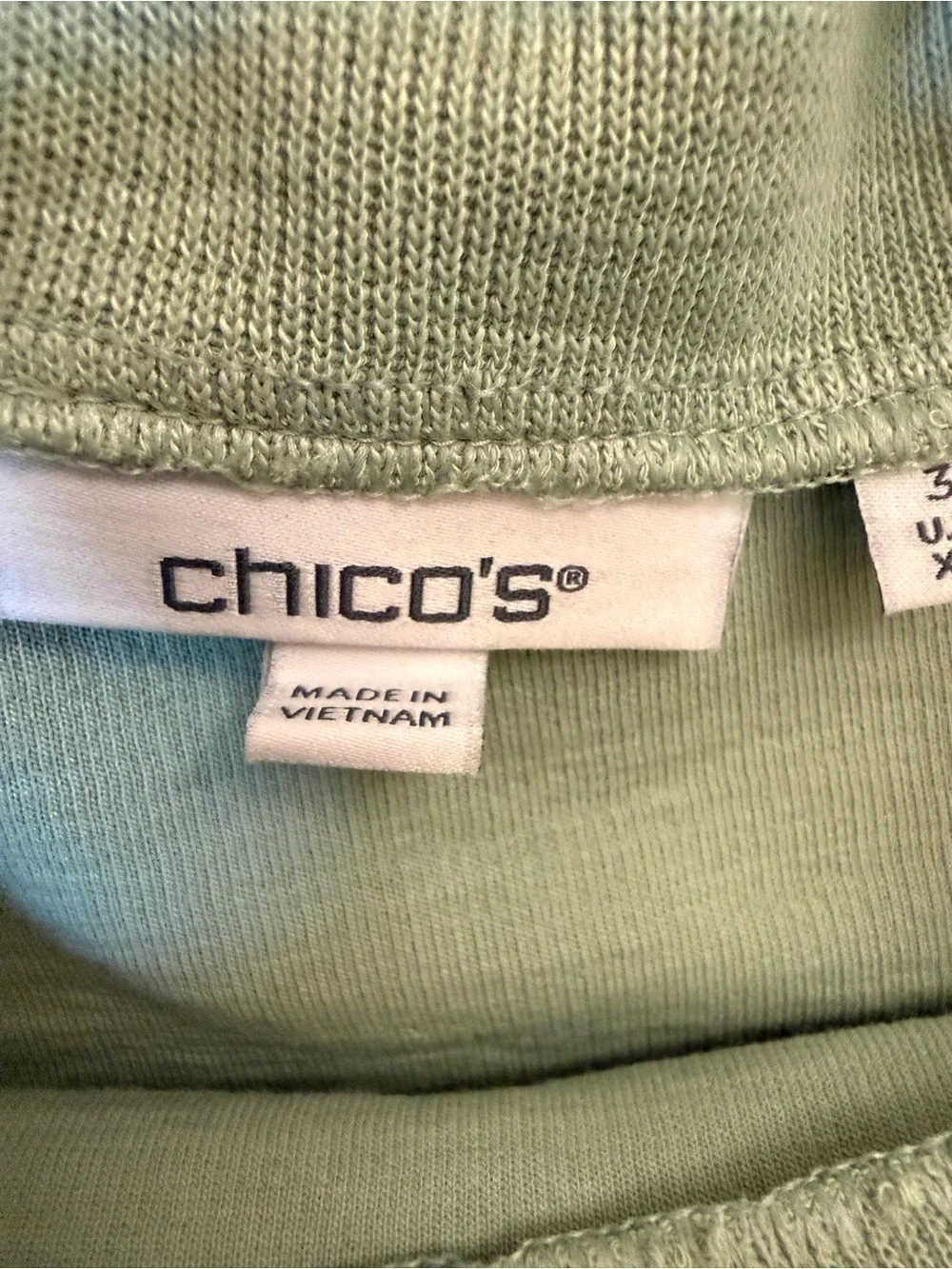 Chicos Set Zenergy® Beach Slub Funnel Neck  Top and Matching Cropped Pants